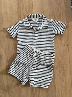 H&M Stylish knit set for boys: shorts and a collared shirt.